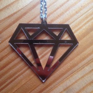 Reflective diamond necklace